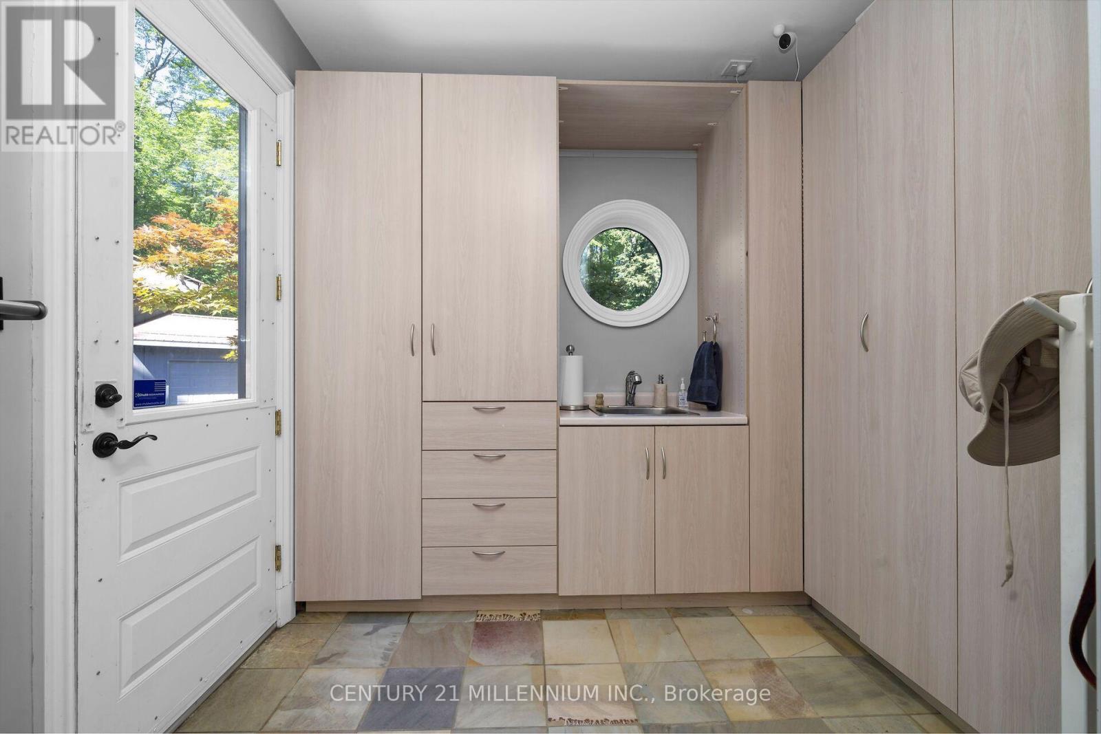Mudroom with Sink and Walkout - 9135 Sideroad 24 Side Road, Erin, ON - Indoor