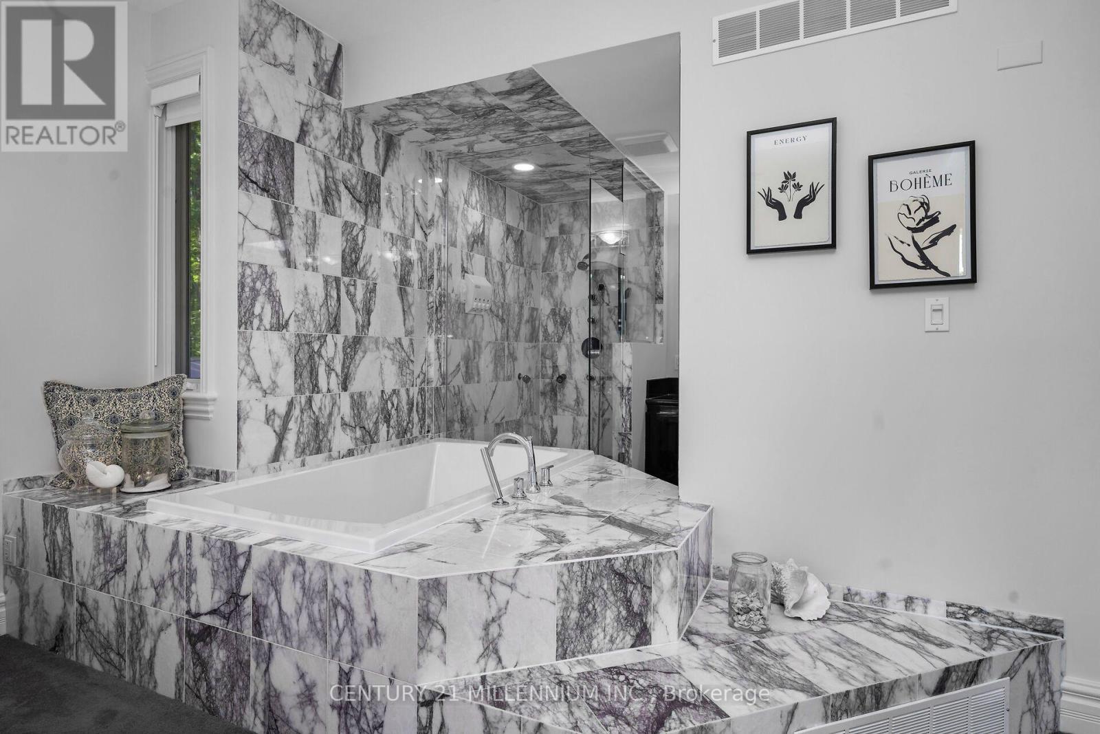 6 Piece Ensuite - 9135 Sideroad 24 Side Road, Erin, ON - Indoor Photo Showing Bathroom