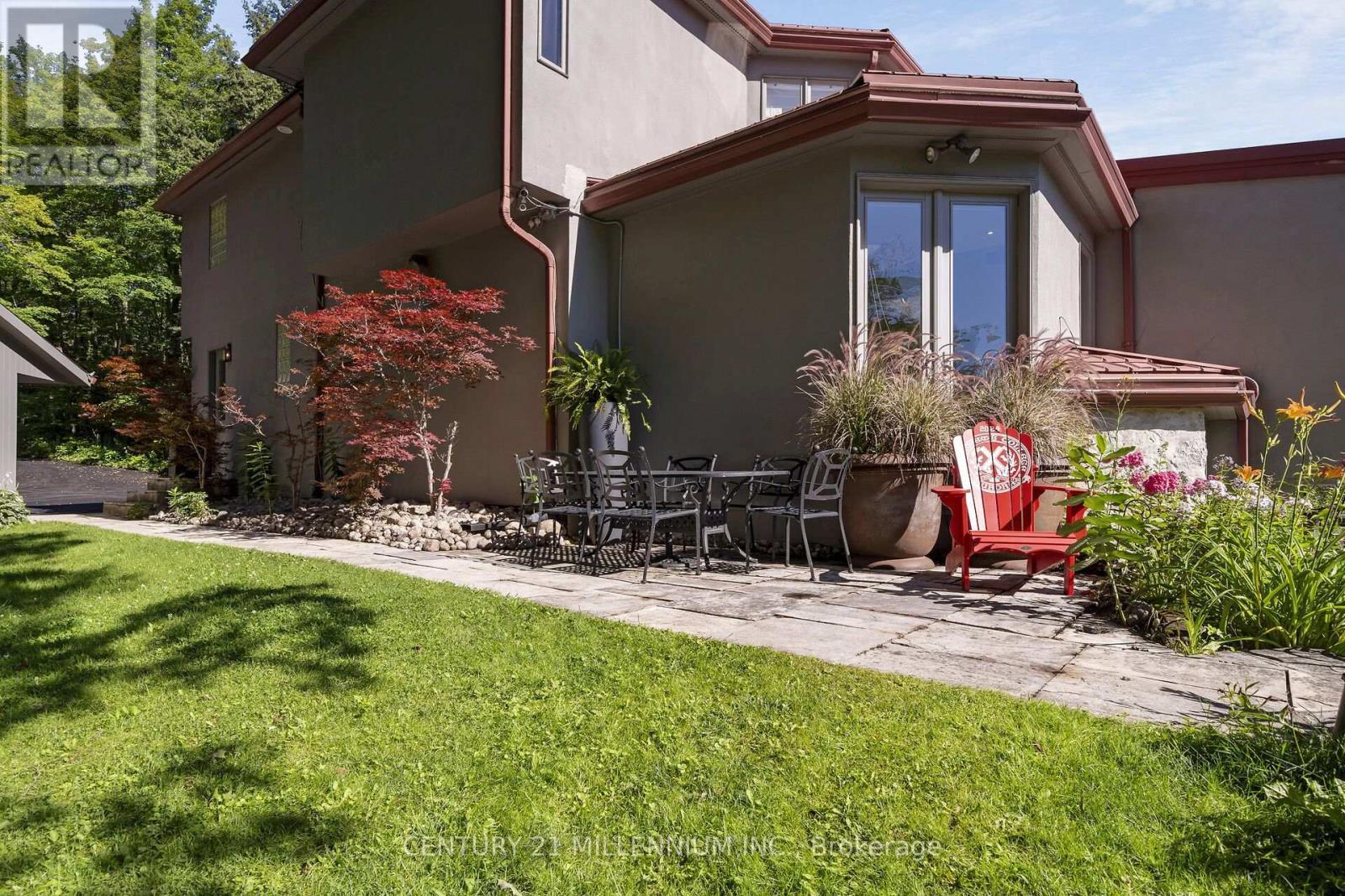 Gorgeous Landscaping with Perennials - 9135 Sideroad 24 Side Road, Erin, ON - Outdoor