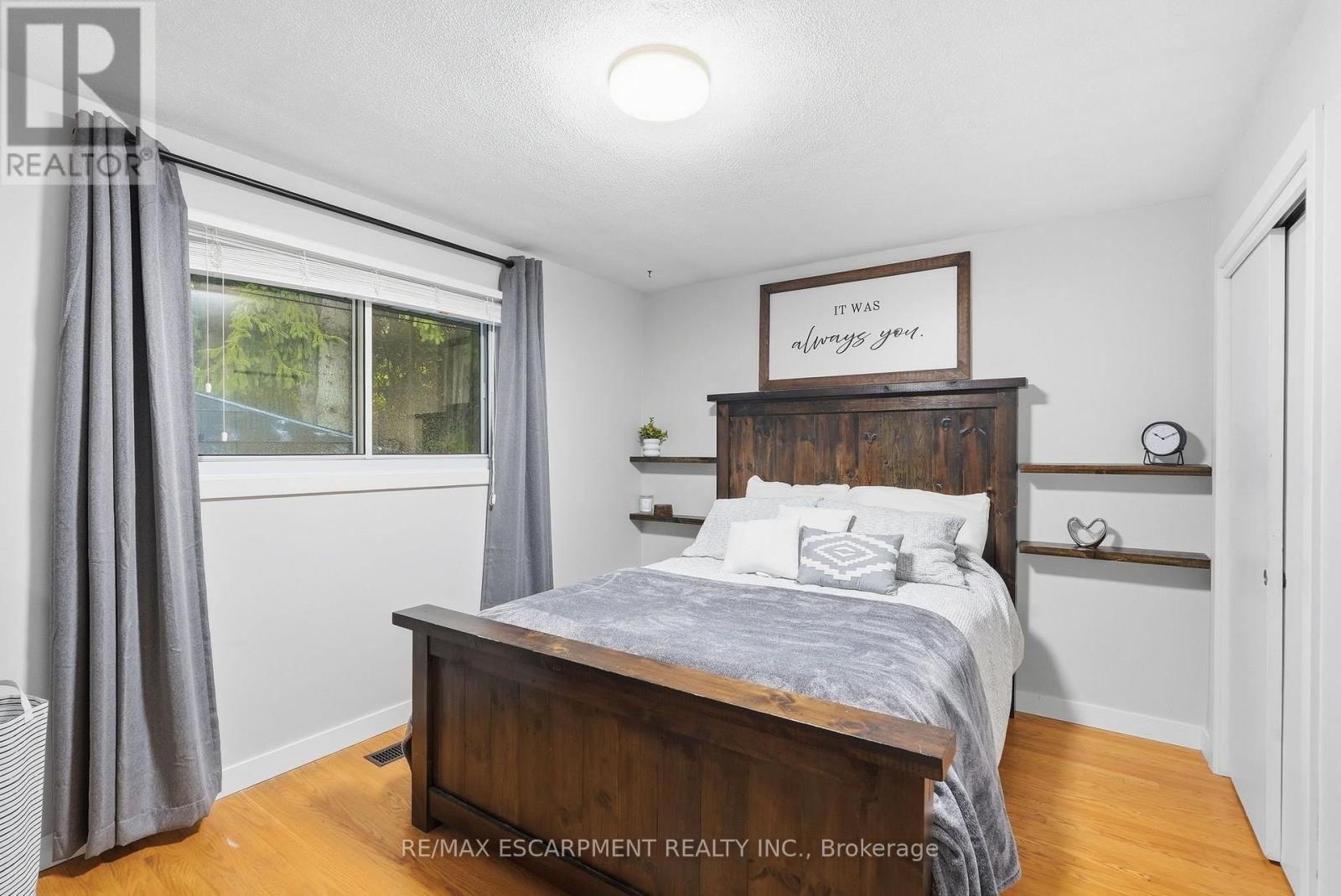 10 Taylor Crescent, Hamilton, ON - Indoor Photo Showing Bedroom