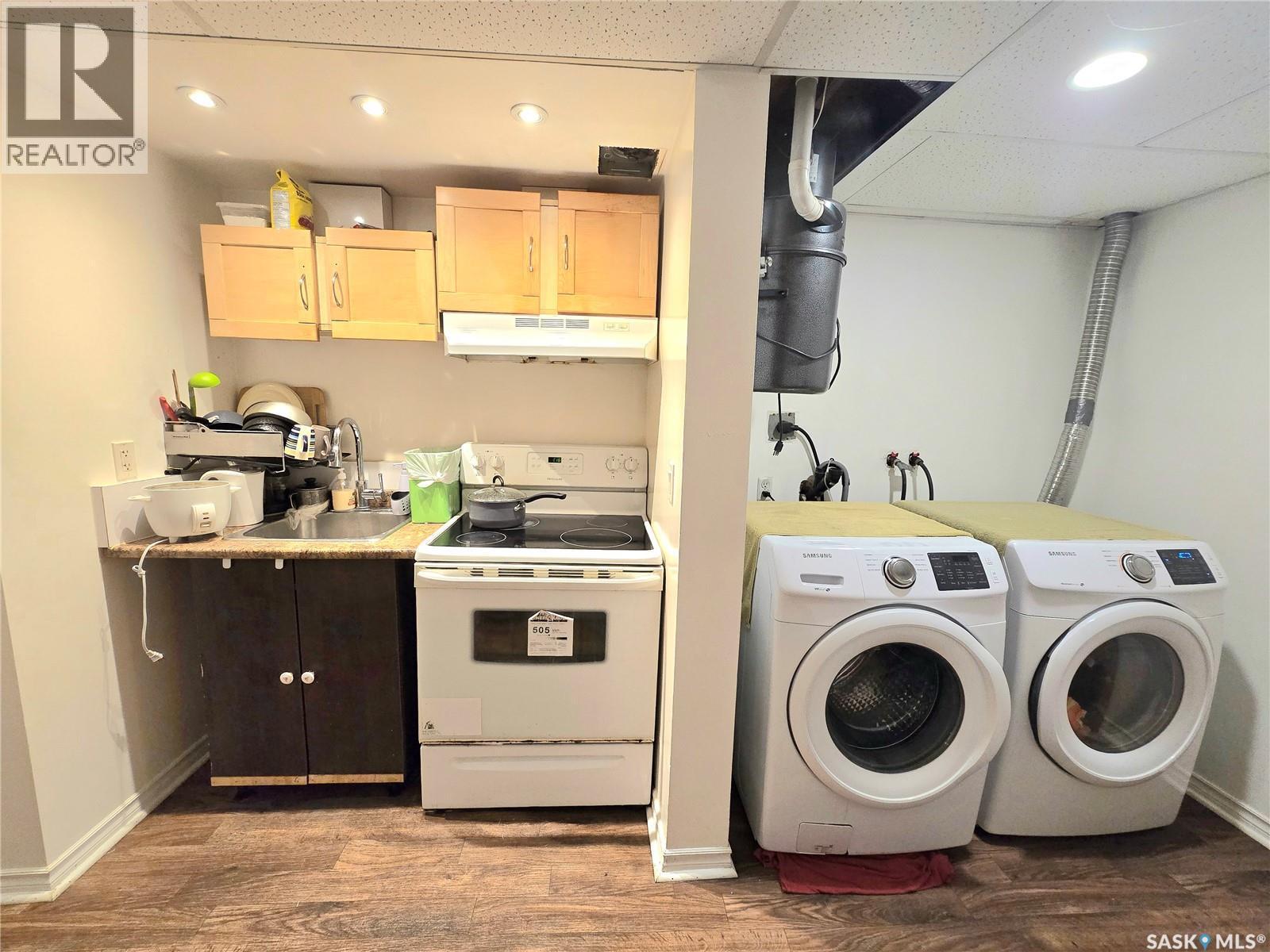 442 Douglas Crescent, Saskatoon, SK - Indoor Photo Showing Laundry Room
