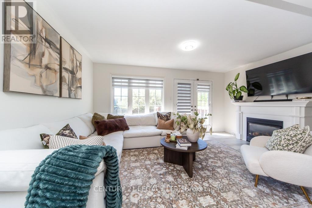 44 Tincomb Crescent, Whitby, ON