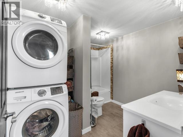 161 Rainbow Road, Whitehorse, YT - Indoor Photo Showing Laundry Room