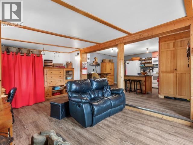 161 Rainbow Road, Whitehorse, YT - Indoor Photo Showing Living Room