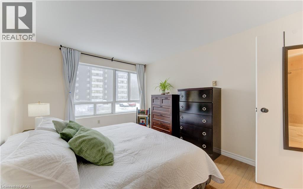 65 Highland Crescent Unit# 204, Kitchener, ON - Indoor Photo Showing Bedroom