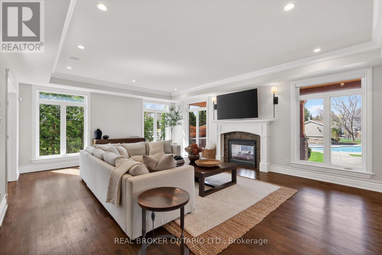 465 Lockmaster Crescent, Ottawa, ON - Indoor Photo Showing Living Room With Fireplace