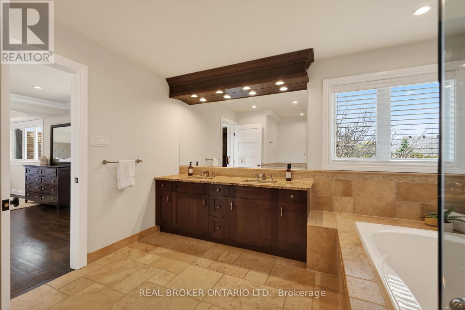 465 Lockmaster Crescent, Ottawa, ON - Indoor Photo Showing Bathroom