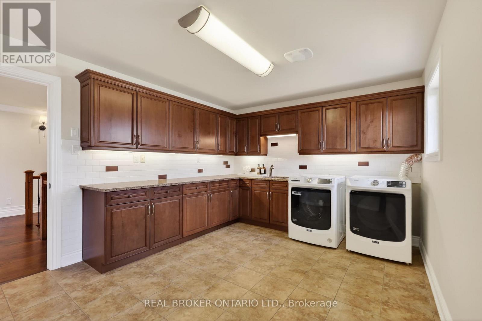 465 Lockmaster Crescent, Ottawa, ON - Indoor Photo Showing Laundry Room