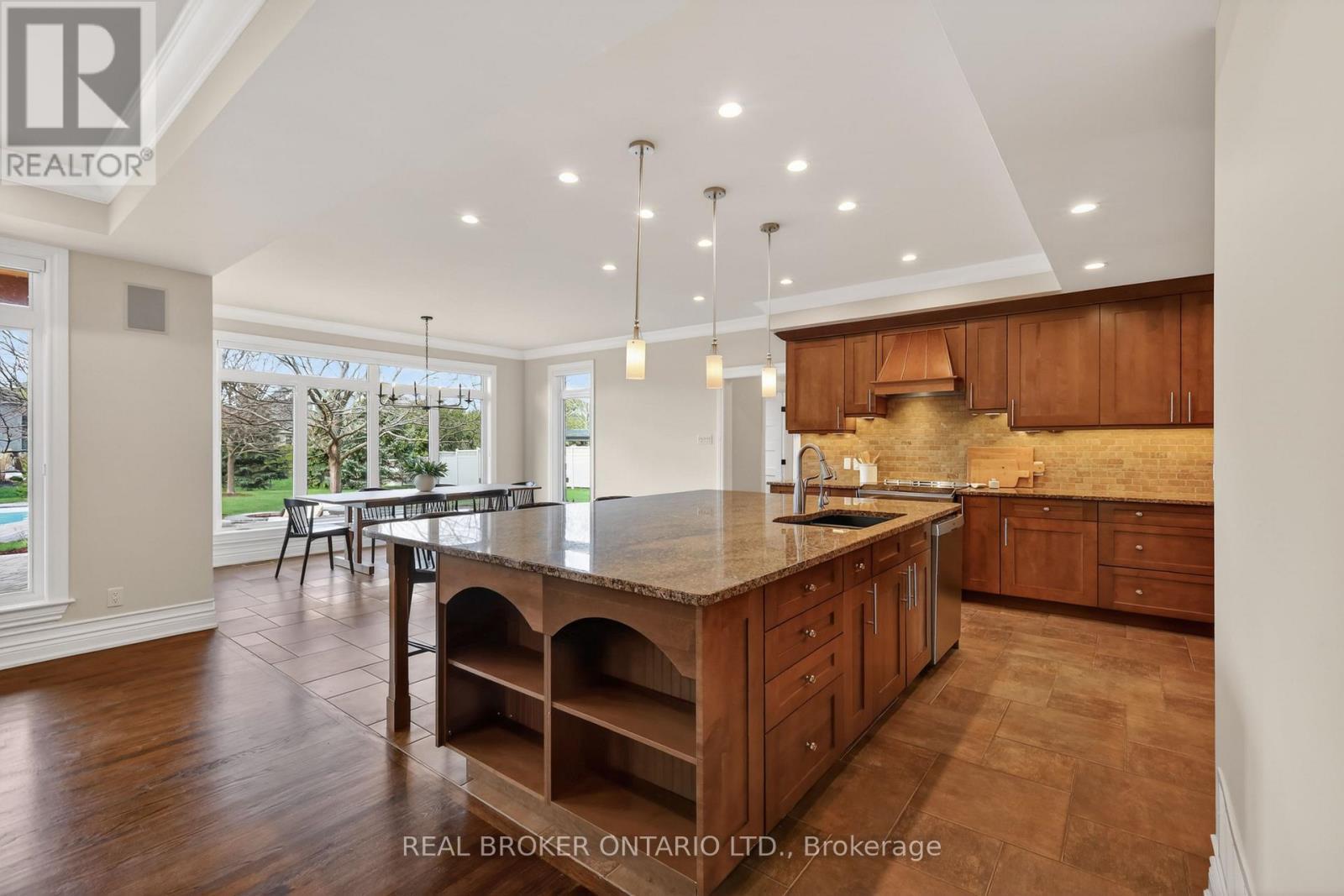465 Lockmaster Crescent, Ottawa, ON - Indoor Photo Showing Kitchen With Upgraded Kitchen