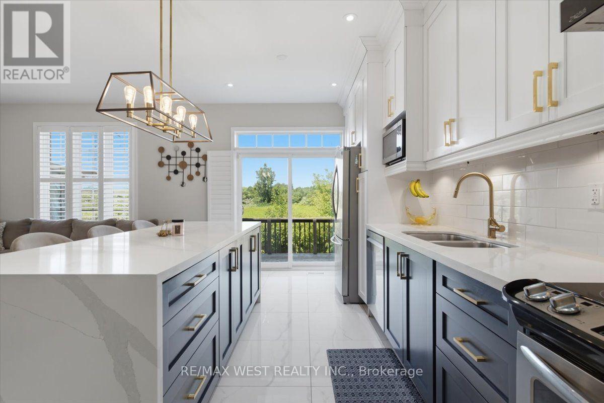 29 Stockell Crescent, Ajax, ON - Indoor Photo Showing Kitchen With Double Sink With Upgraded Kitchen