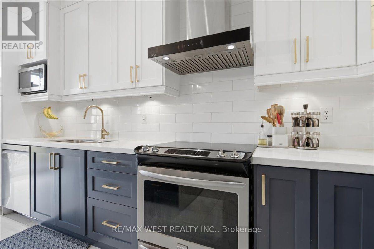 29 Stockell Crescent, Ajax, ON - Indoor Photo Showing Kitchen With Upgraded Kitchen