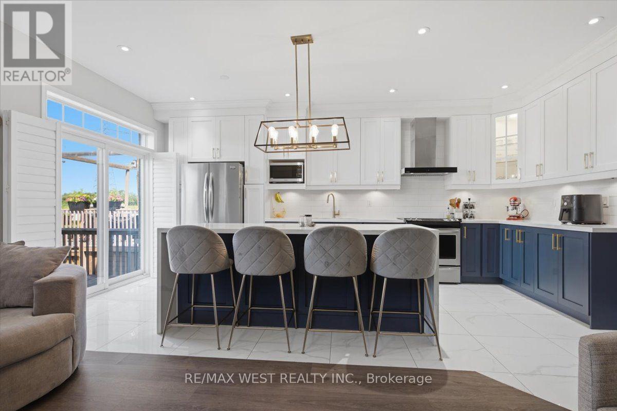 29 Stockell Crescent, Ajax, ON - Indoor Photo Showing Kitchen With Upgraded Kitchen