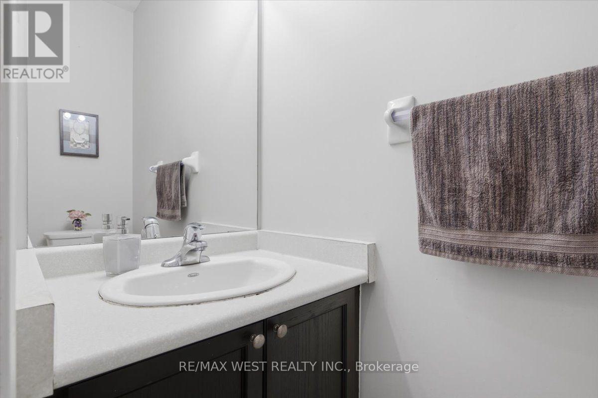 29 Stockell Crescent, Ajax, ON - Indoor Photo Showing Bathroom