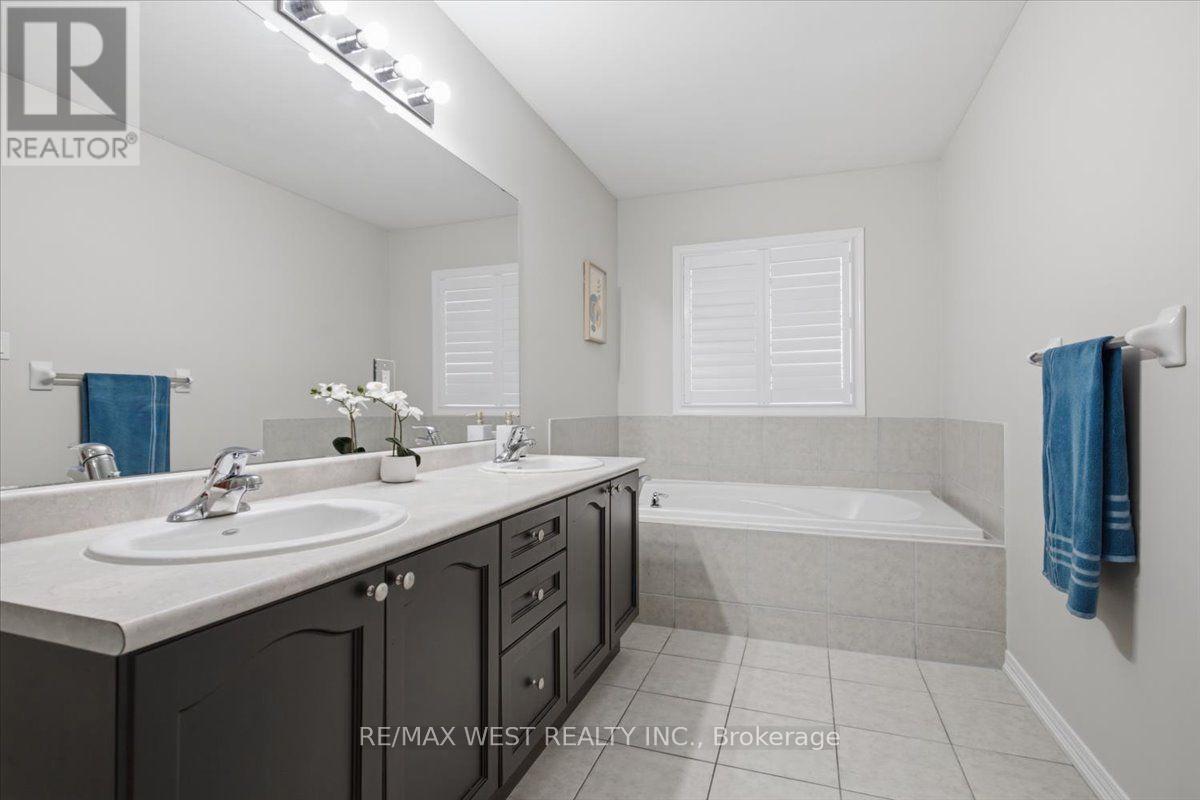 29 Stockell Crescent, Ajax, ON - Indoor Photo Showing Bathroom