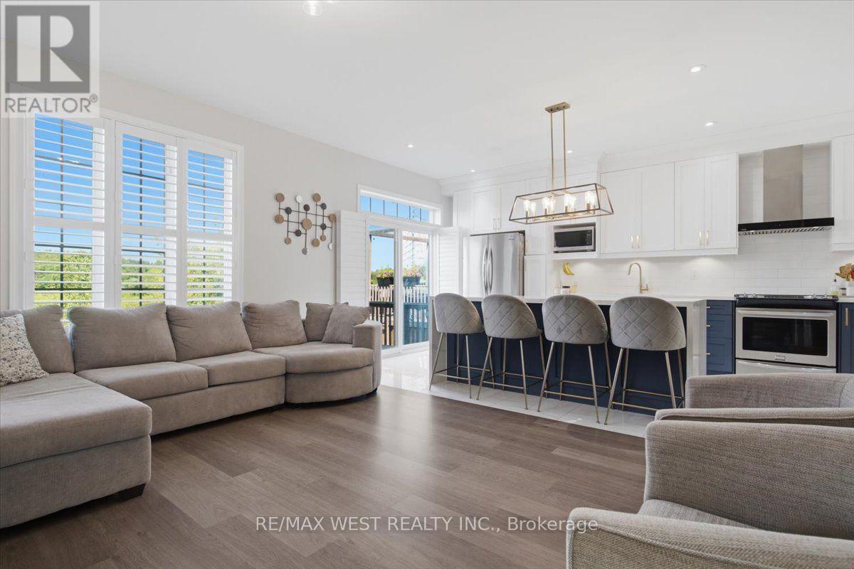 29 Stockell Crescent, Ajax, ON - Indoor Photo Showing Living Room