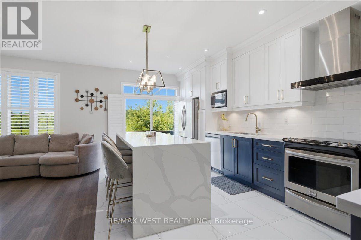 29 Stockell Crescent, Ajax, ON - Indoor Photo Showing Kitchen With Upgraded Kitchen