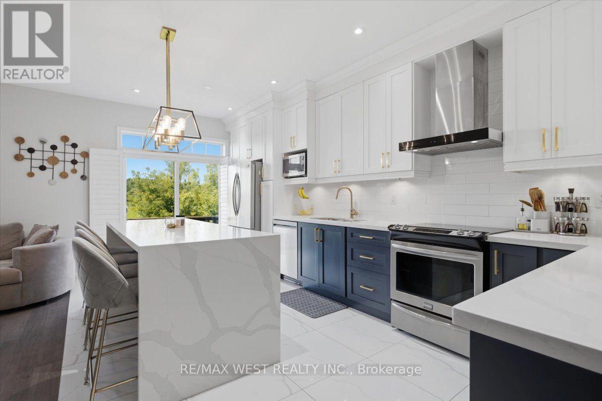 29 Stockell Crescent, Ajax, ON - Indoor Photo Showing Kitchen With Stainless Steel Kitchen With Upgraded Kitchen
