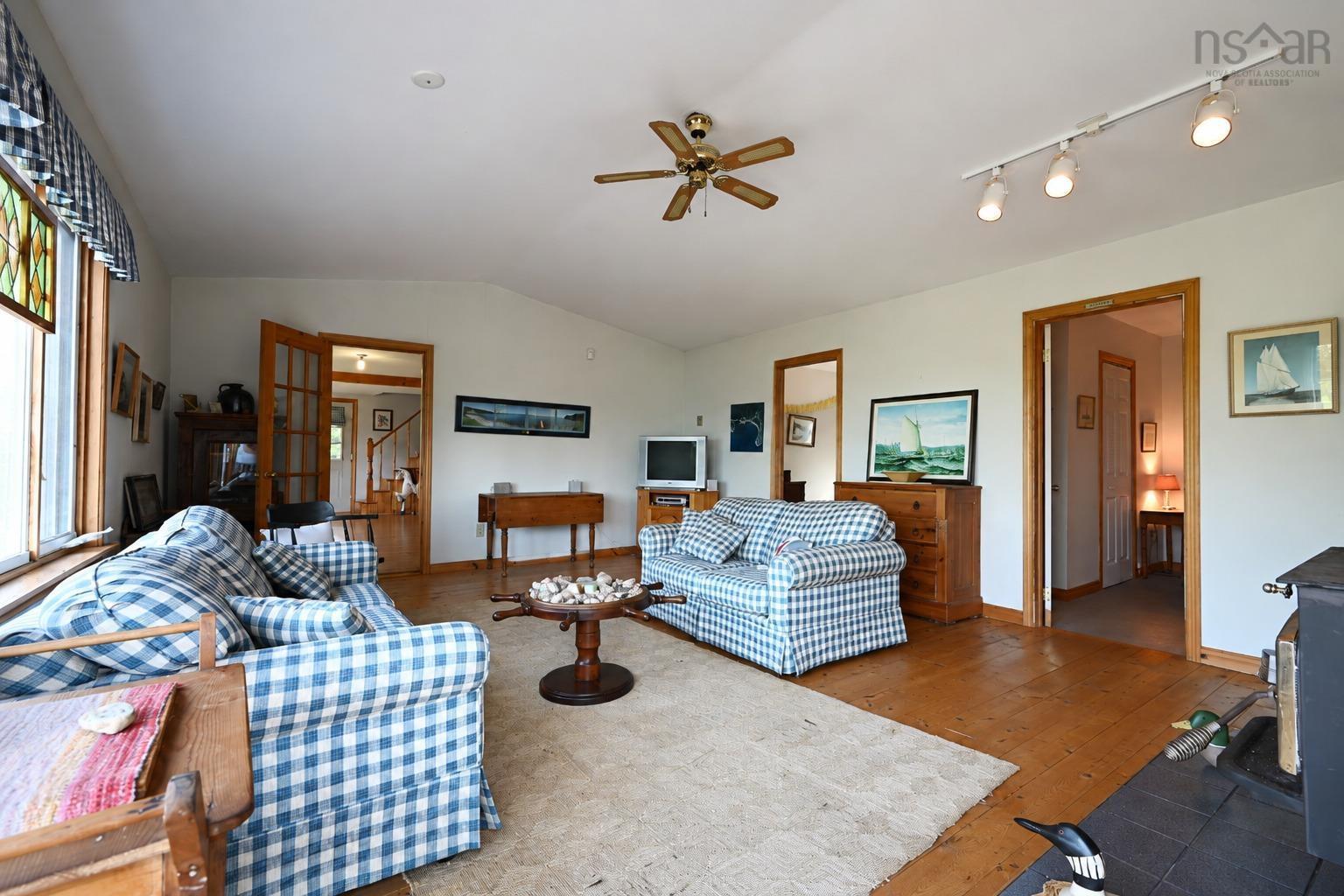 1251 White Point Rd, Smelt Brook, NS - Indoor Photo Showing Living Room