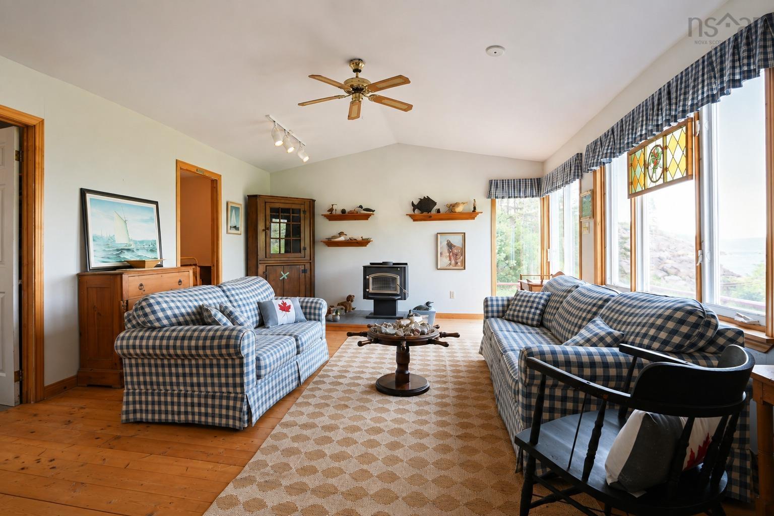 1251 White Point Rd, Smelt Brook, NS - Indoor Photo Showing Living Room