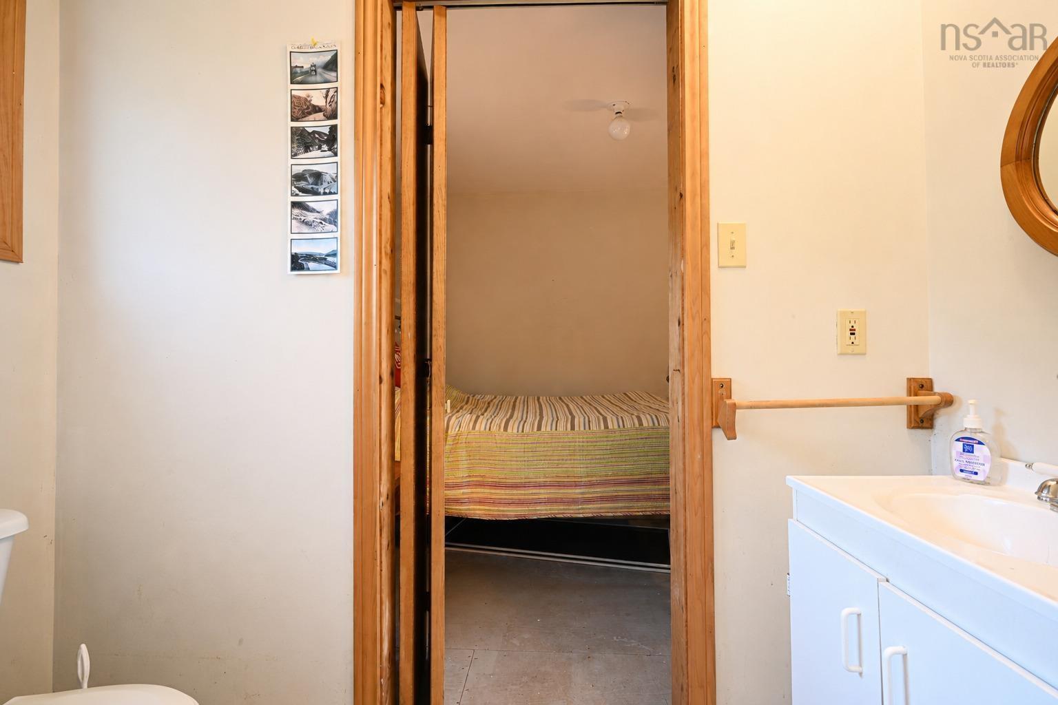 1251 White Point Rd, Smelt Brook, NS - Indoor Photo Showing Bathroom