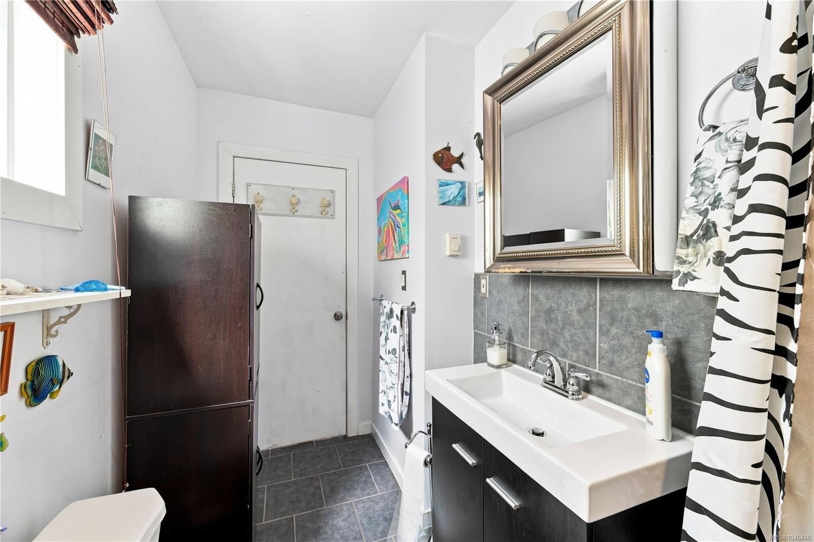 1272 Centre Rd, Victoria, BC - Indoor Photo Showing Bathroom