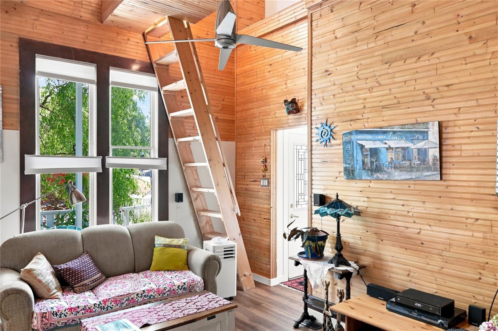 1272 Centre Rd, Victoria, BC - Indoor