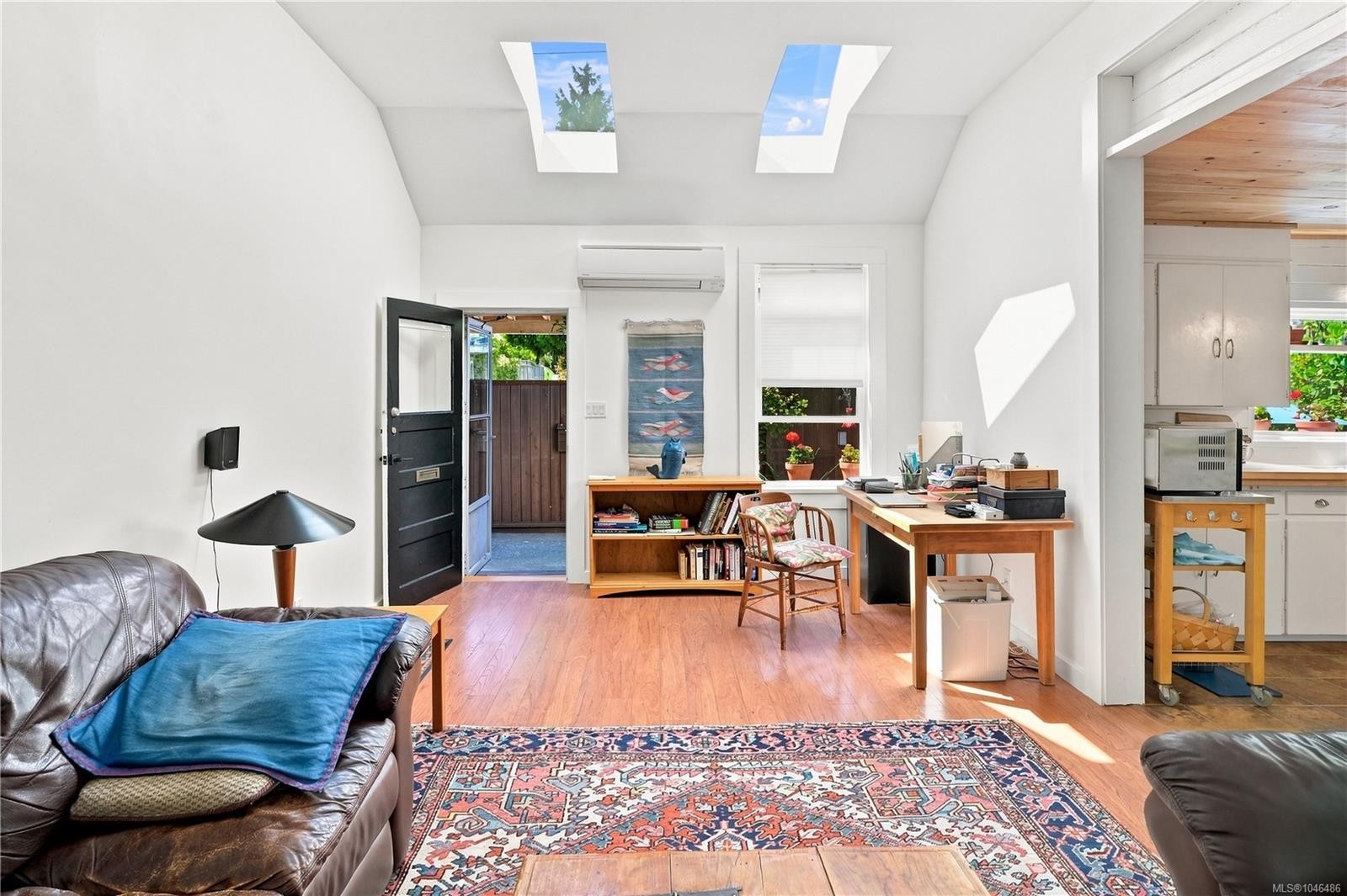1272 Centre Rd, Victoria, BC - Indoor