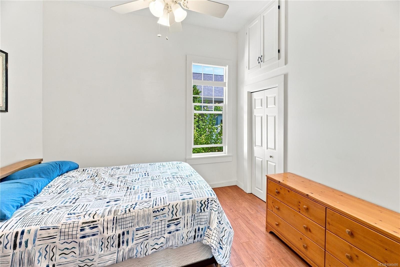 1272 Centre Rd, Victoria, BC - Indoor Photo Showing Bedroom
