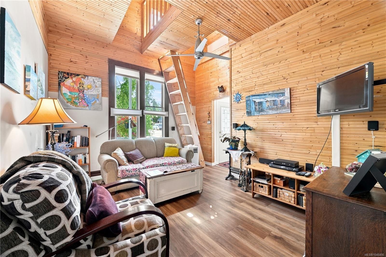 1272 Centre Rd, Victoria, BC - Indoor