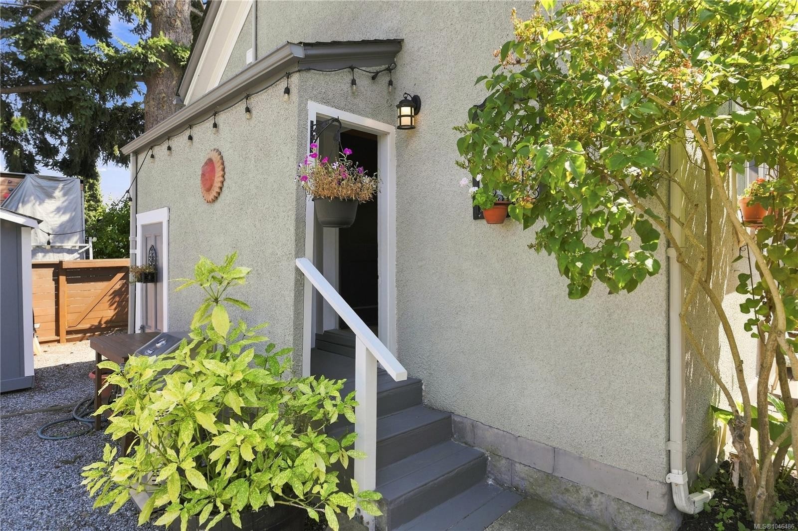 1272 Centre Rd, Victoria, BC - Outdoor