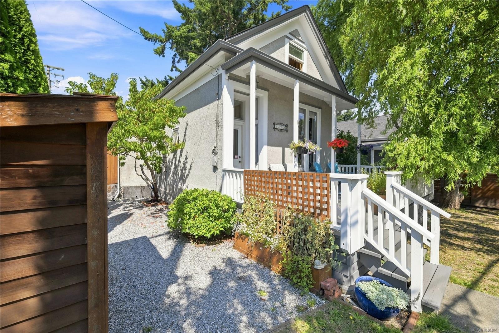 1272 Centre Rd, Victoria, BC - Outdoor With Deck Patio Veranda