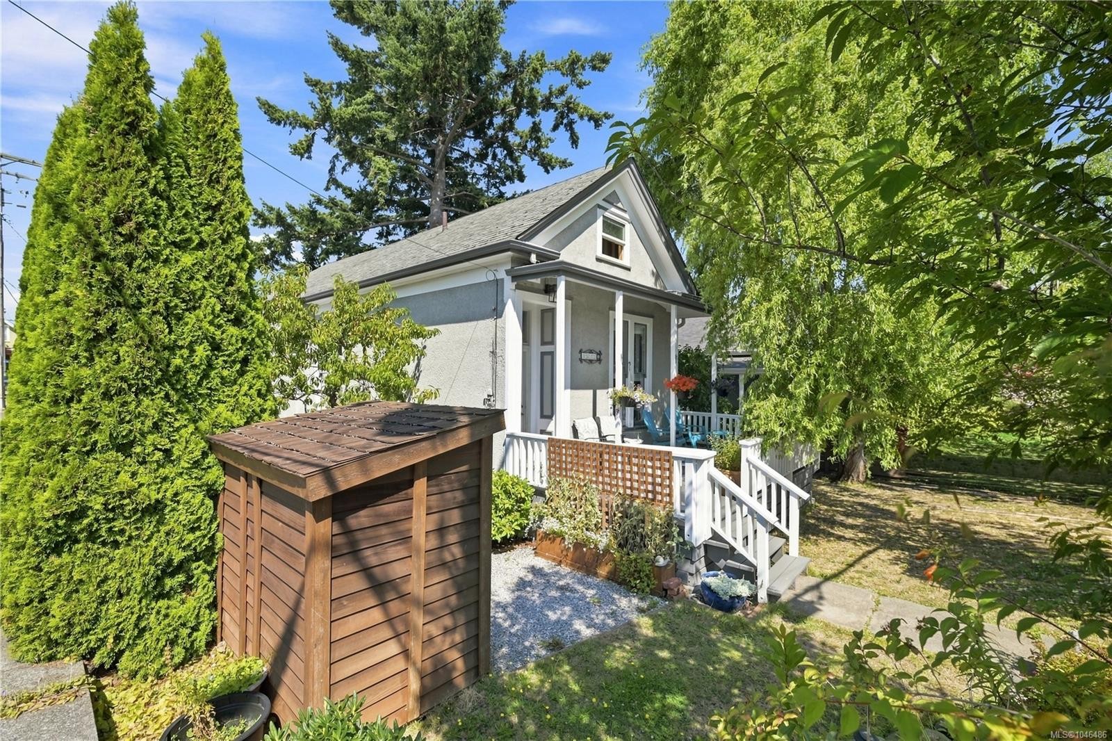 1272 Centre Rd, Victoria, BC - Outdoor