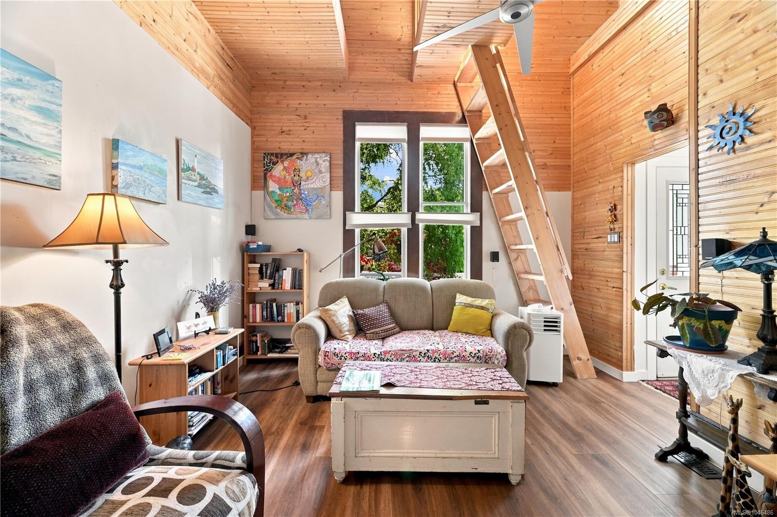 1272 Centre Rd, Victoria, BC - Indoor