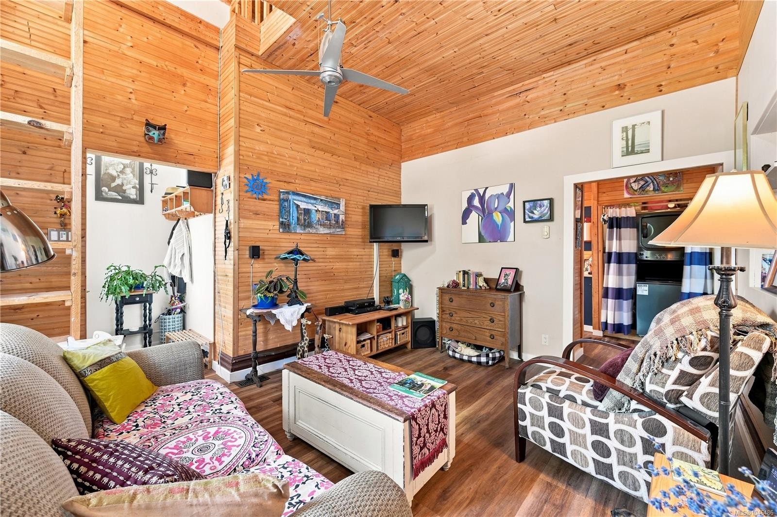 1272 Centre Rd, Victoria, BC - Indoor Photo Showing Other Room