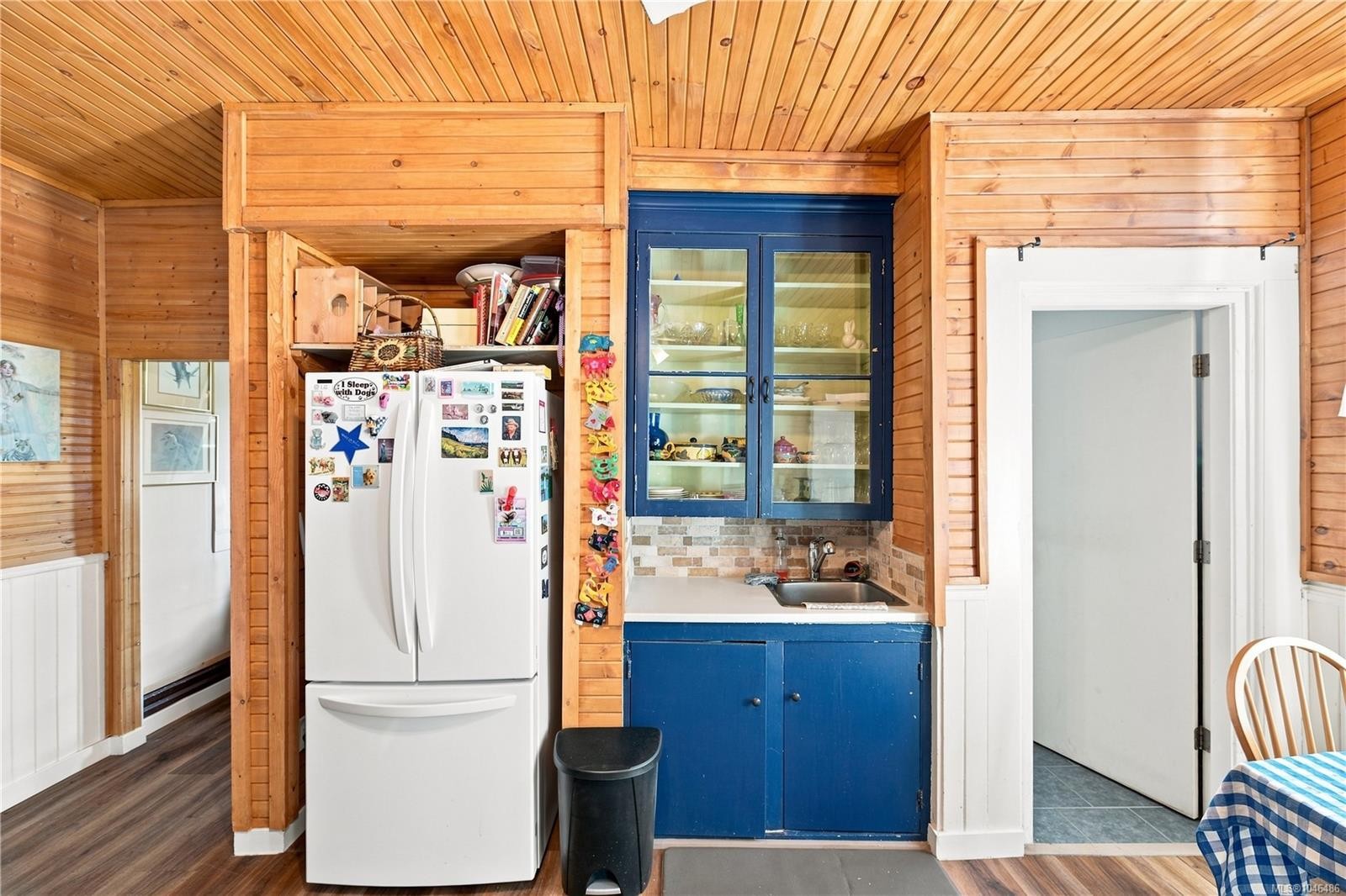 1272 Centre Rd, Victoria, BC - Indoor