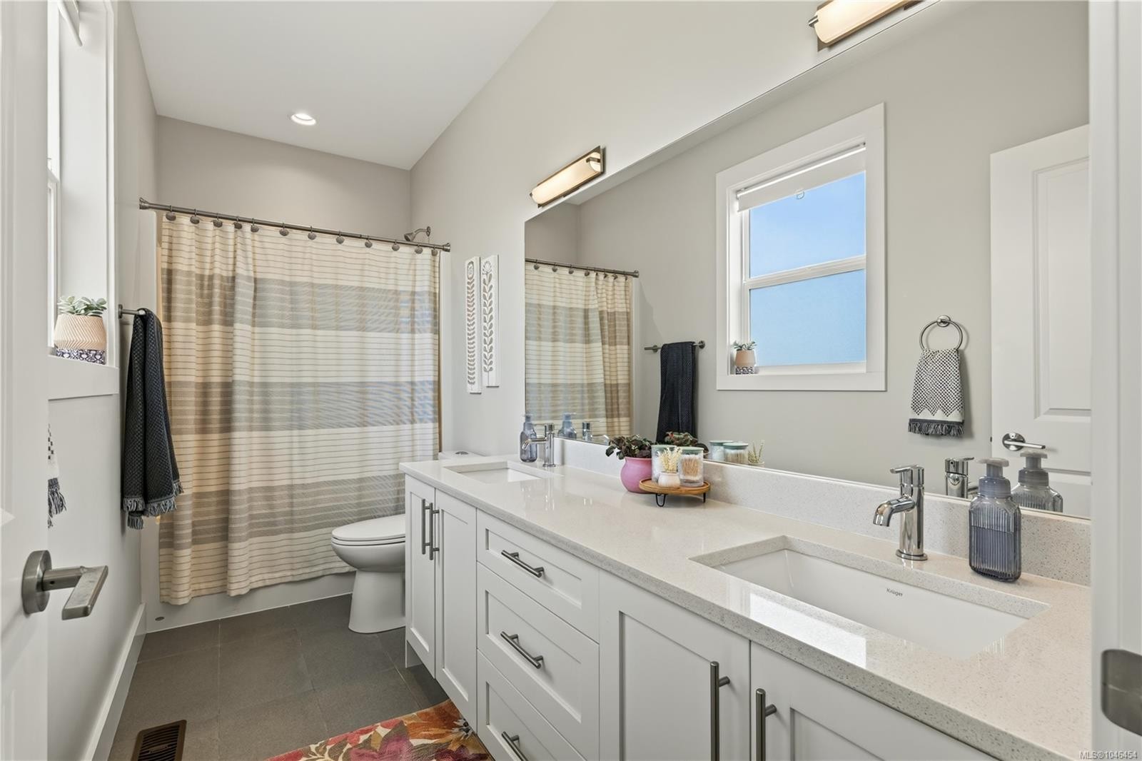 5797 Linyard Rd, Nanaimo, BC - Indoor Photo Showing Bathroom