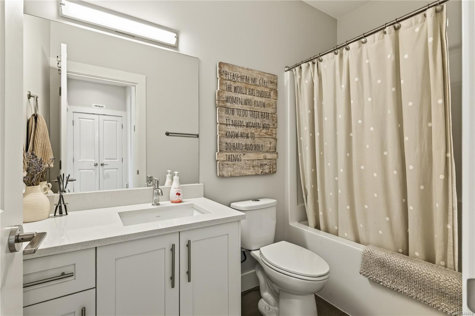 5797 Linyard Rd, Nanaimo, BC - Indoor Photo Showing Bathroom