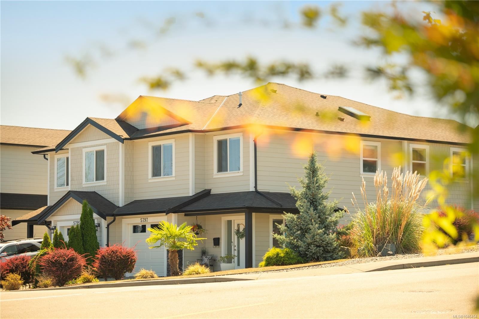 5797 Linyard Rd, Nanaimo, BC - Outdoor With Facade