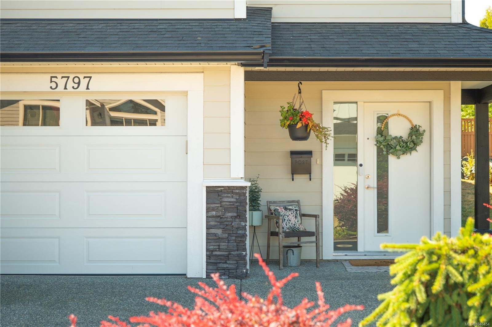 5797 Linyard Rd, Nanaimo, BC - Outdoor With Exterior