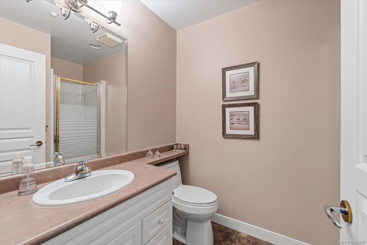 #307-6738 Dickinson Rd, Nanaimo, BC - Indoor Photo Showing Bathroom