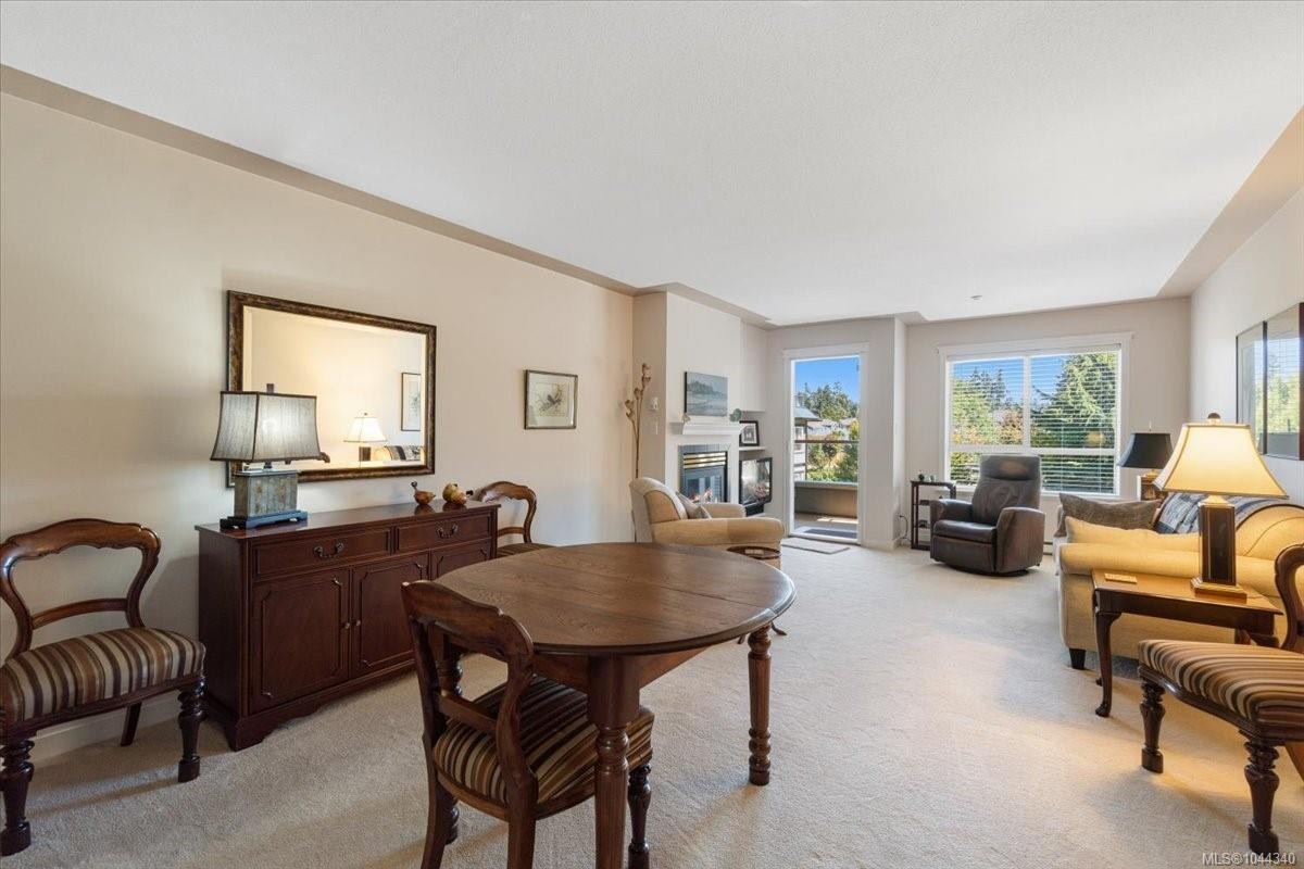 #307-6738 Dickinson Rd, Nanaimo, BC - Indoor Photo Showing Living Room