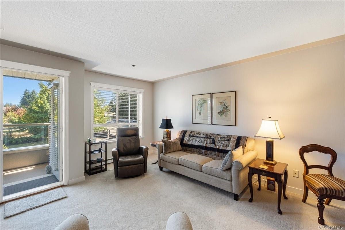 #307-6738 Dickinson Rd, Nanaimo, BC - Indoor Photo Showing Living Room