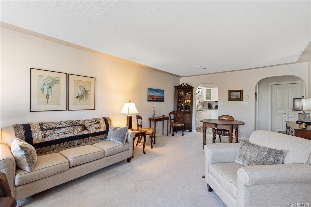 #307-6738 Dickinson Rd, Nanaimo, BC - Indoor Photo Showing Living Room