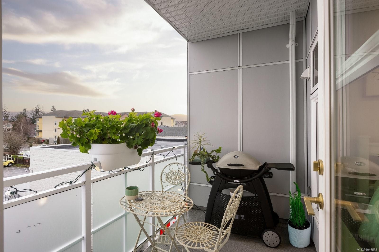 #303-2348 Beacon Ave, Sidney, BC - Outdoor With Exterior