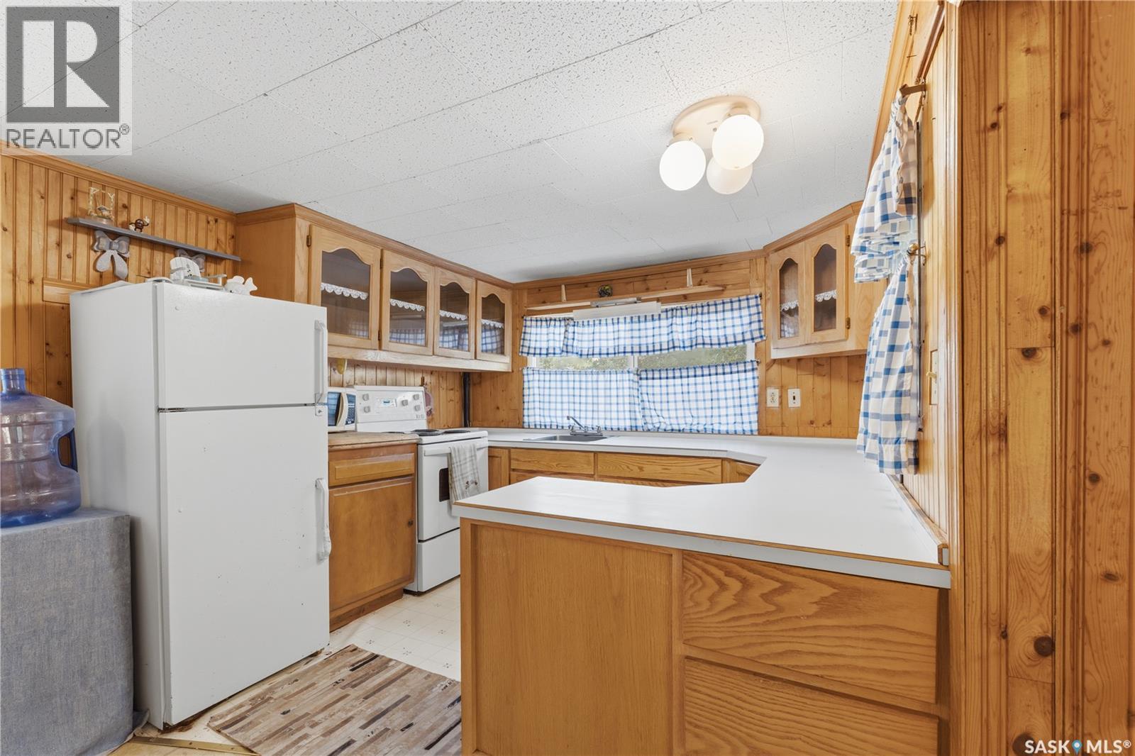 300-306 Perch Crescent, Last Mountain Lake, SK - Indoor Photo Showing Kitchen