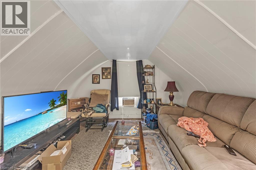 Angled ceiling lines with white paneling - 1367 Cannon Street E, Hamilton, ON - Indoor