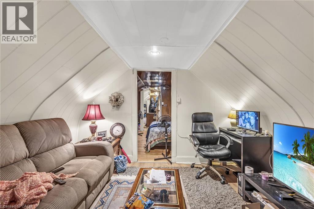 Vaulted ceilings with white paneling - 1367 Cannon Street E, Hamilton, ON - Indoor