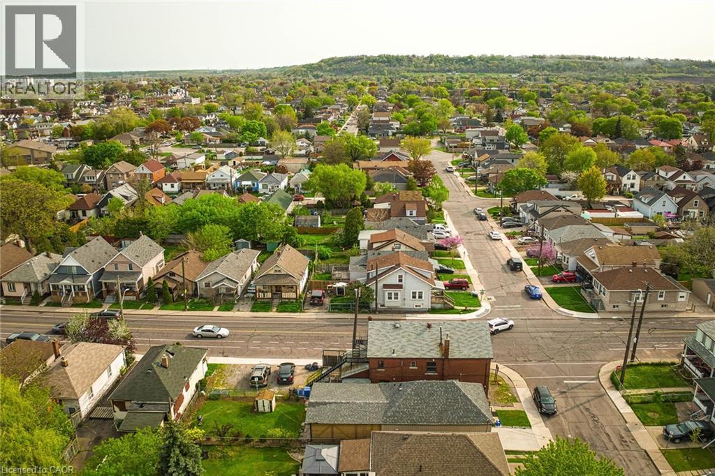 Residential neighborhood with mature trees, established streets, and varied architectural styles - 1367 Cannon Street E, Hamilton, ON - Outdoor With View