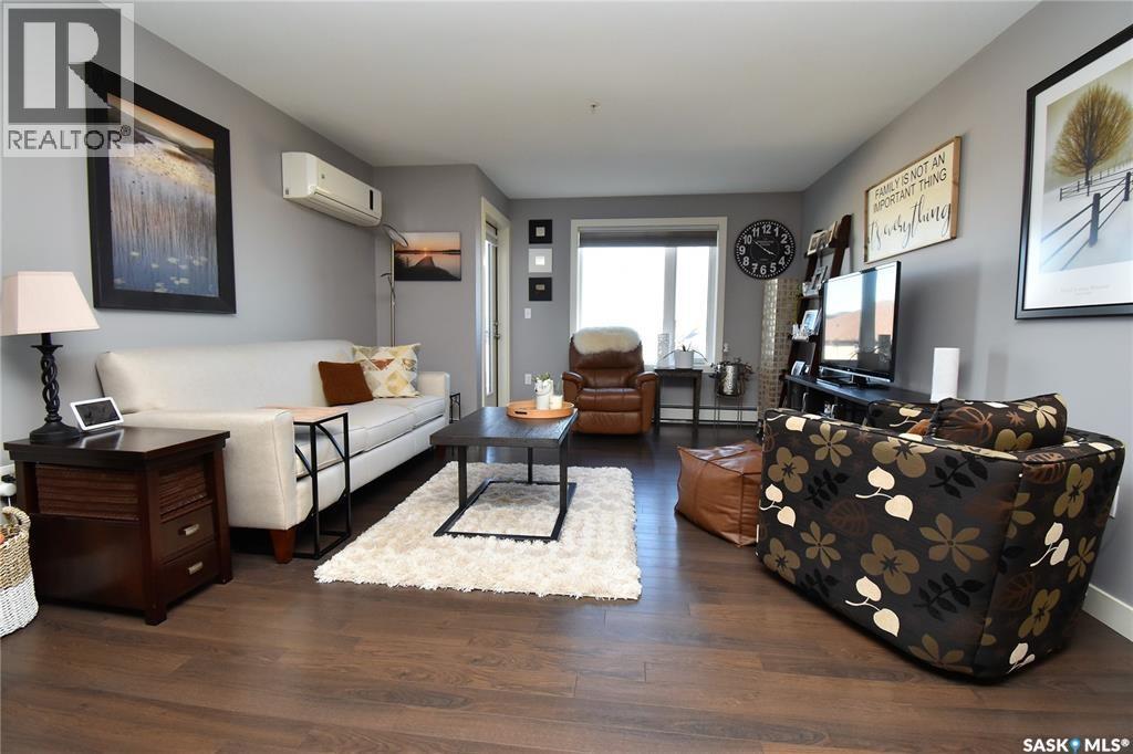 308 306 Petterson Drive, Estevan, SK - Indoor Photo Showing Living Room