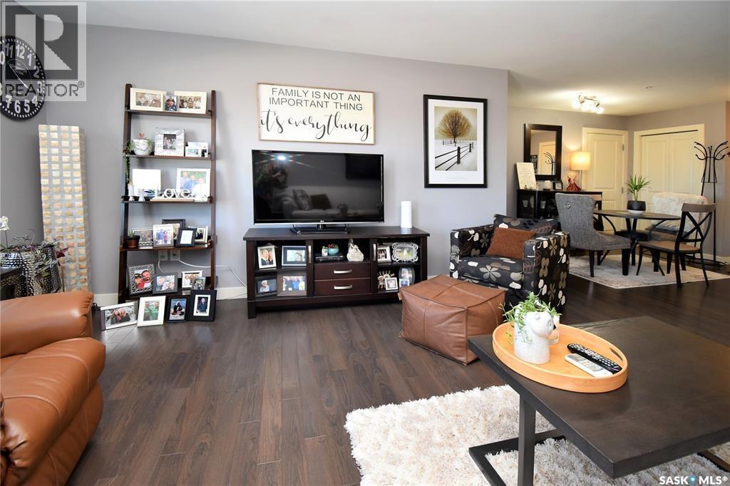 308 306 Petterson Drive, Estevan, SK - Indoor Photo Showing Living Room
